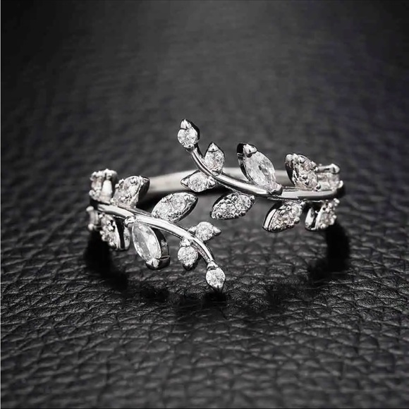 Jewelry - 💙Delicate Leaf Olive Shaped Finger Ring Adjustable Opening
